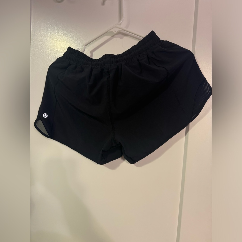 Lululemon Hotty Hot Short 2.5” - Picture 3 of 3